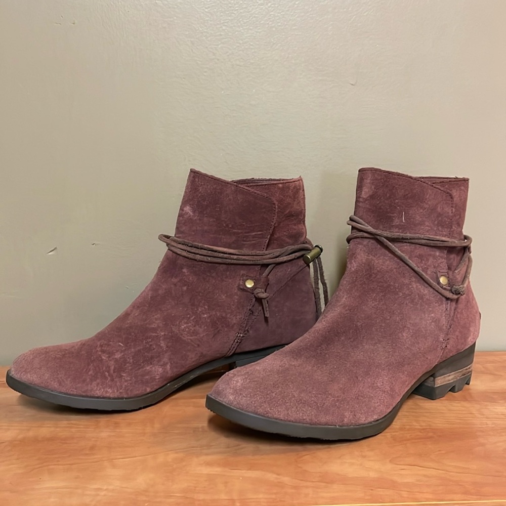 Sorel Farrah booties. Size 10.